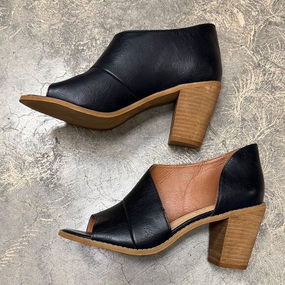 Mi.iM Black and Tan Peep-Toe Block Heels - Picture 7 of 8